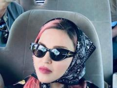 Несмотря на пандемию Мадонна с детьми и молодым возлюбленным отправилась в Африку