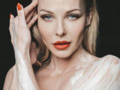 Daria Tregubova caused a furor with a topless picture
