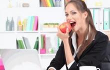 Как самостоятельно отбелить зубы: советы