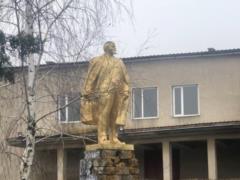 One of the last monuments to Lenin was dismantled near Odessa