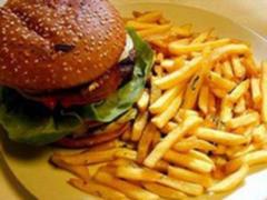 Жирную пищу связали с повышенным риском инсульта