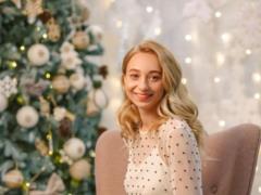 Жена Виктора Павлика подчеркнула беременный животик купальником