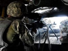 Двое раненых и пять обстрелов позиций ООС