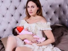 Узерли впервые снялась в чувственной фотосессии с двумя дочерьми