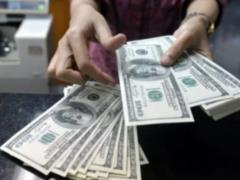 Курс доллара падает третий день подряд