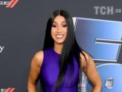 Cardi B с наклейками на сосках покрутила большими бедрами в  голом  луке