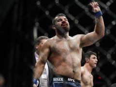 Боец UFC после победы позвал на свидание Майли Сайрус: певица поставила дерзкое условие