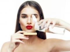 Как правильно увлажнять кожу в юности, после 30 и 40 лет