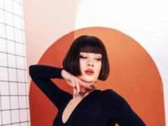 Длинноногая Lida Lee похвасталась фигурой в купальнике