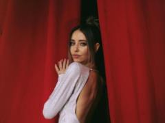 Фатальна DOROFEEVA зачарувала чином з нового відео