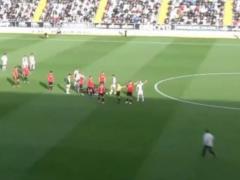 Become the hero of the match: in Spain, the coach helped the opponent after a terrible collision