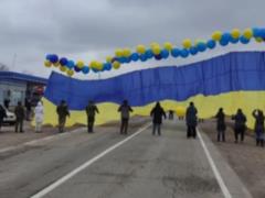 Ukrainian flag with messages was launched towards Crimea