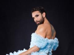 Эпатажная Кончита Вурст в откровенном фотосете показалась в стрингах и корсете