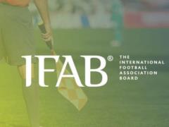 IFAB внес разъяснения относительно игры рукой и утвердил начало испытаний дополнительных замен из-за сотрясения мозга