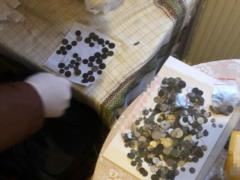 СБУ предотвратила контрабанду старинных монет на более 1 млн грн