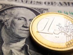 Доллар закончил  падение , а евро  пробило  психологическую отметку