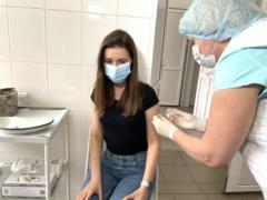 В Харькове 13 журналистов и общественных деятелей вакцинировались от COVID-19