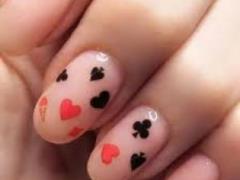 Gambling: a very stylish manicure for spring 2021