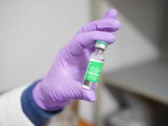 В очередь на вакцинацию записалась более 240 тысяч украинцев
