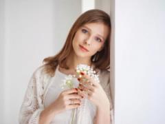 Звезда  Папиных дочек  в бикини засветила стройную фигуру и немалую грудь
