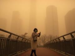 Фотофакт: Китай накрыла сильнейшая за последние десять лет песчаная буря