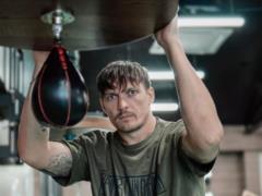 Бешеная мощь: Усик показал, как в тренажерке готовится к возвращению на ринг