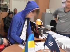 На Донетчине полицейский применил грубую силу к ребенку