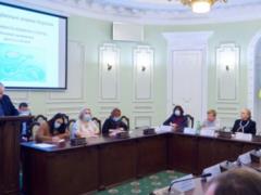 У харківських поліклініках будуть супроводжувати людей зі слабким зором