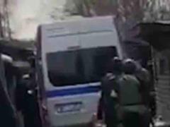 A Russian from a cottage shoots at passers-by and the National Guard