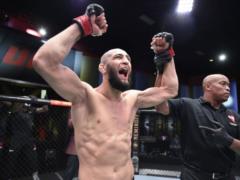  Начал кашлять кровью : непобежденный боец-нокаутер из UFC объяснил решение завершить карьеру в 26 лет