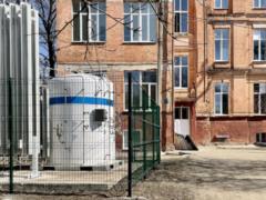В Харьковской областной больнице установили 5-тонную кислородную бочку