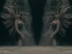 Соблазнительная Алина Гросу станцевала на стекле в mood-video на украиноязычный трек