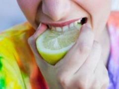 Чего не хватает организму, когда «тянет» на кислую еду