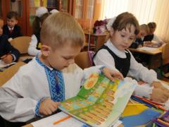 Появился ответ омбудсмена на запрет посещать школу непривитым детям