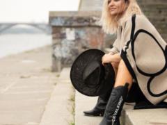 Slender Natalia Mogilevskaya bared her luxurious legs on the embankment in Kiev
