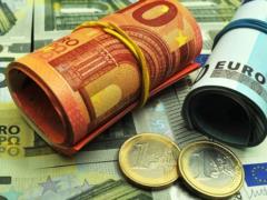 С понедельника доллар будет стоить дороже на 2 коп., а евро - на 6