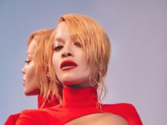 Seductive Rita Ora in a dress without underwear stirred the imagination with spicy cuts