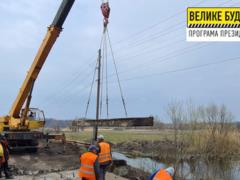 В Казачьей Лопани под Харьковом капитально ремонтируют мост через реку Лопань