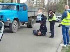  Это Путин виноват : в Киеве пьяный мужчина угнал грузовик