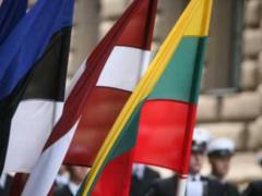Латвия, Литва и Эстония высылают российских дипломатов в знак солидарности с Чехией