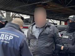 В Киеве полицейский чин  крышевал  работу предприятий в период карантина