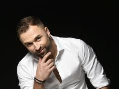 Экс- Холостяк  Михайлюк в чепчике показался в роддоме с дочкой на груди и рассекретил ее имя