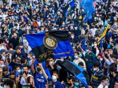 Inter fans flooded Milan s central square despite quarantine restrictions
