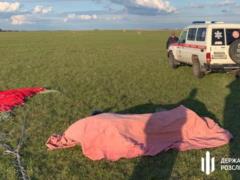 Во время прыжка с парашютом погиб спасатель спецотряда ГСЧС