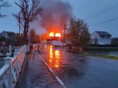 Фотофакт: Под Киевом сгорел приют для бездомных