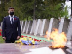Зеленский на Луганщине почтил память погибших во Второй мировой войне