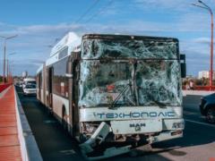 В Днепре столкнулись 2 автобуса и ВАЗ: 3 человека госпитализированы