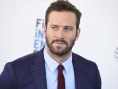На фоне обвинений в каннибализме Арми Хаммер закрутил новый роман