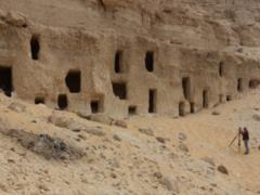 В Египте археологи нашли 300 древних гробниц, высеченных в скале