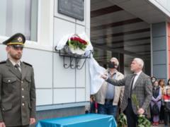 В Харькове установили мемориальную доску Герою Украины Дмитрию Каплунову